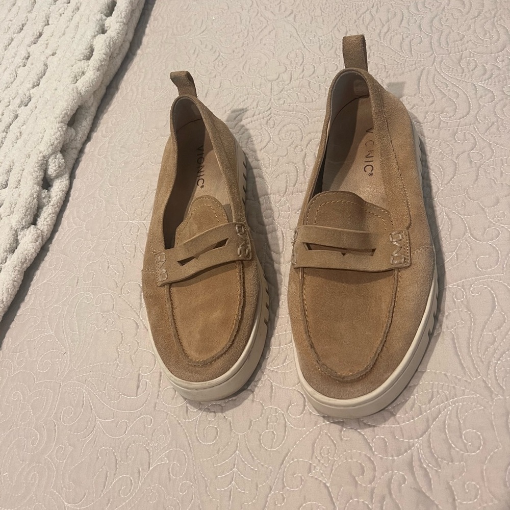 Vionic Women’s Light Brown/Nude Suede Slip-Ons